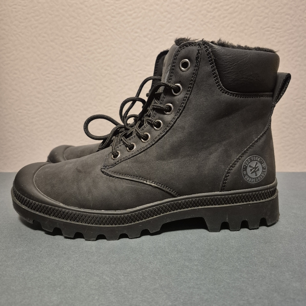 Zoo York UnBreakable Black Boots - Winter - Youth Size 5